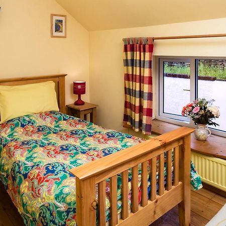 1 Tan Yr Eglwys Barn Cottage Pontardawe Bagian luar foto