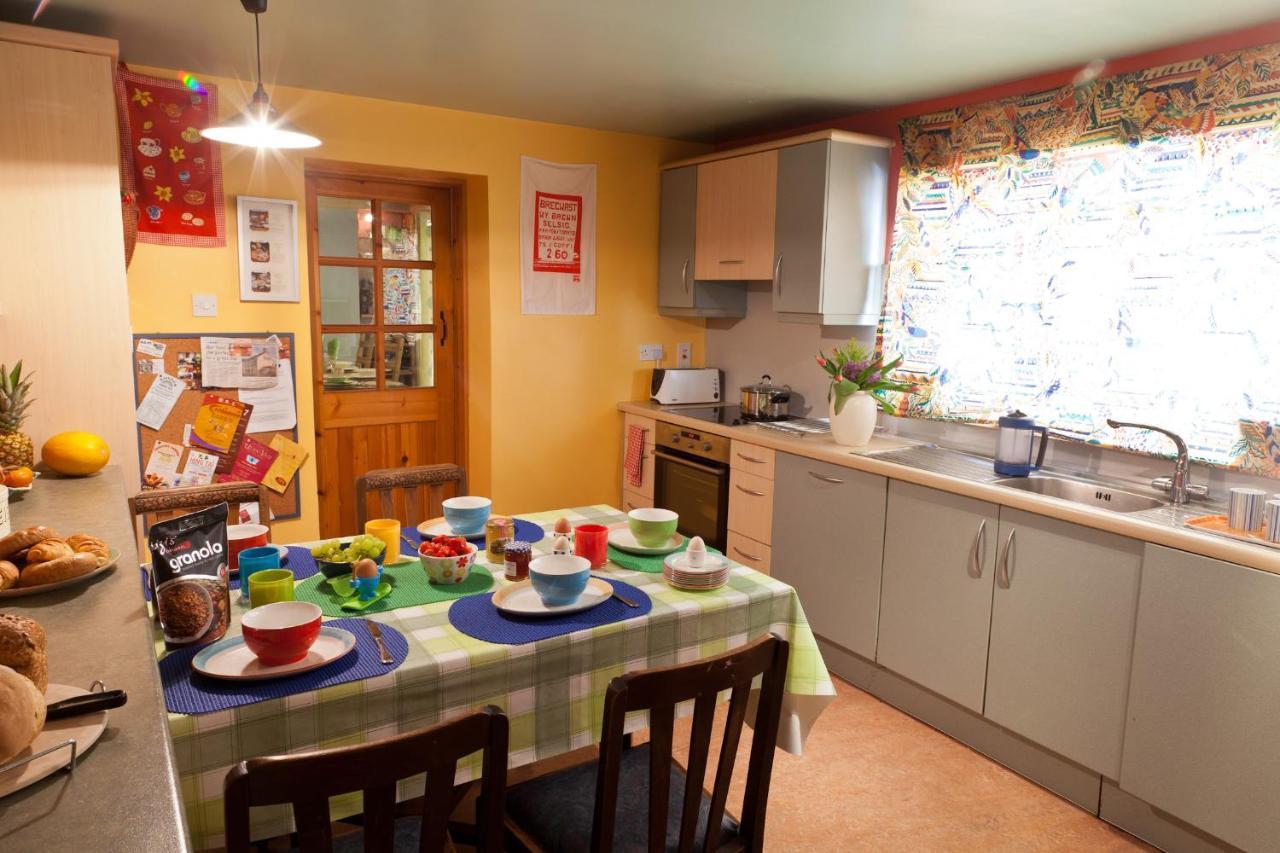 1 Tan Yr Eglwys Barn Cottage Pontardawe Bagian luar foto
