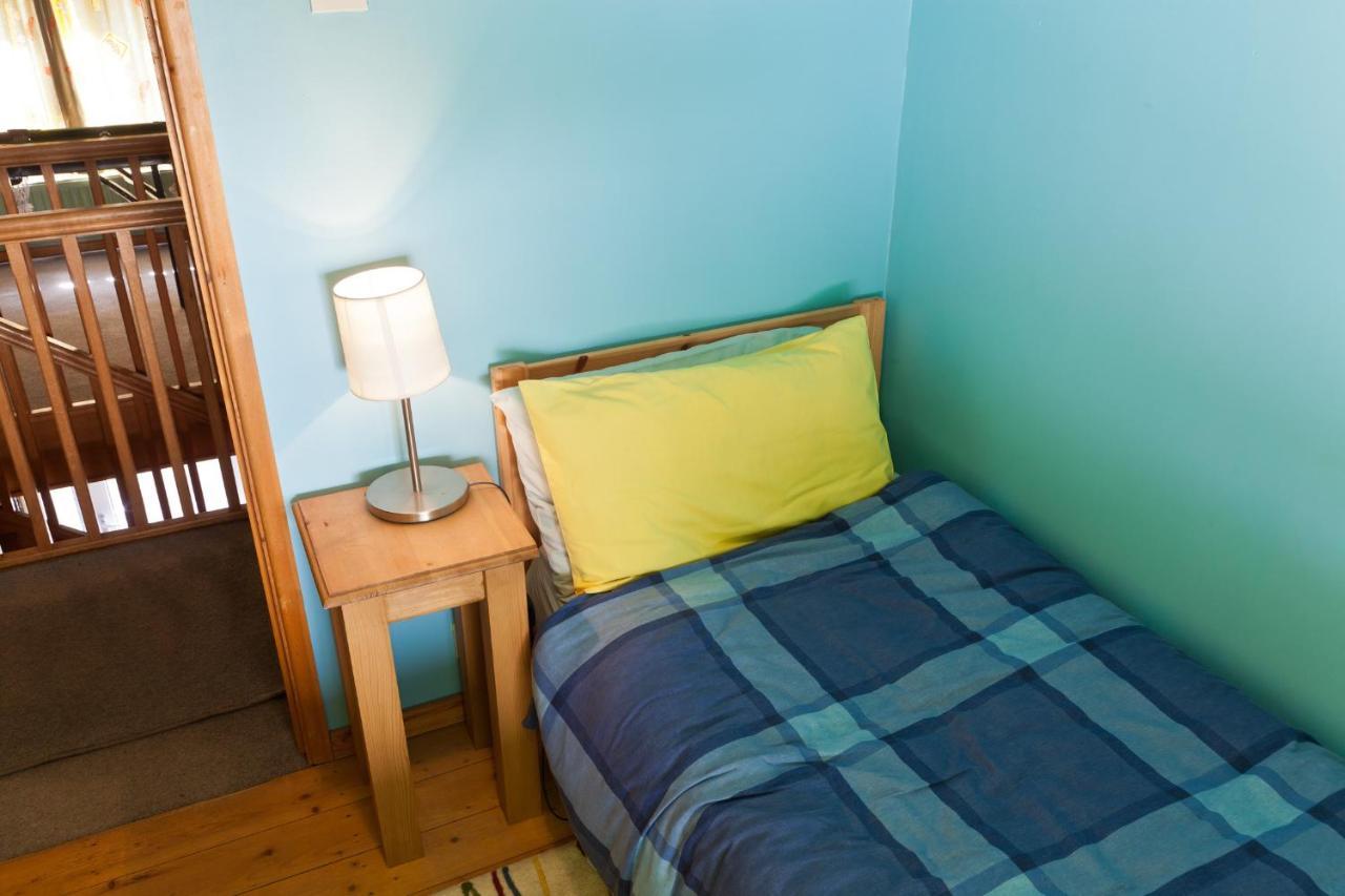 1 Tan Yr Eglwys Barn Cottage Pontardawe Bagian luar foto