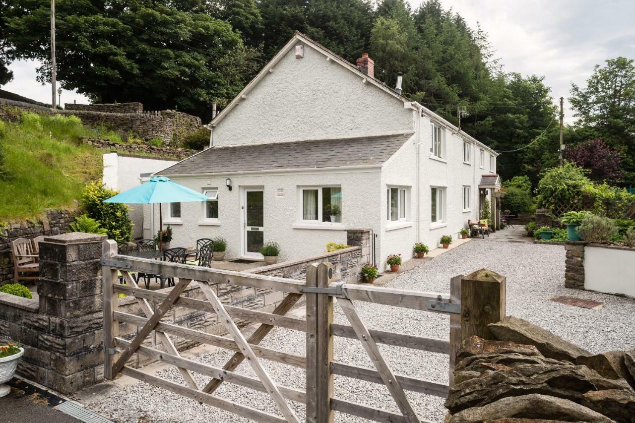 1 Tan Yr Eglwys Barn Cottage Pontardawe Bagian luar foto