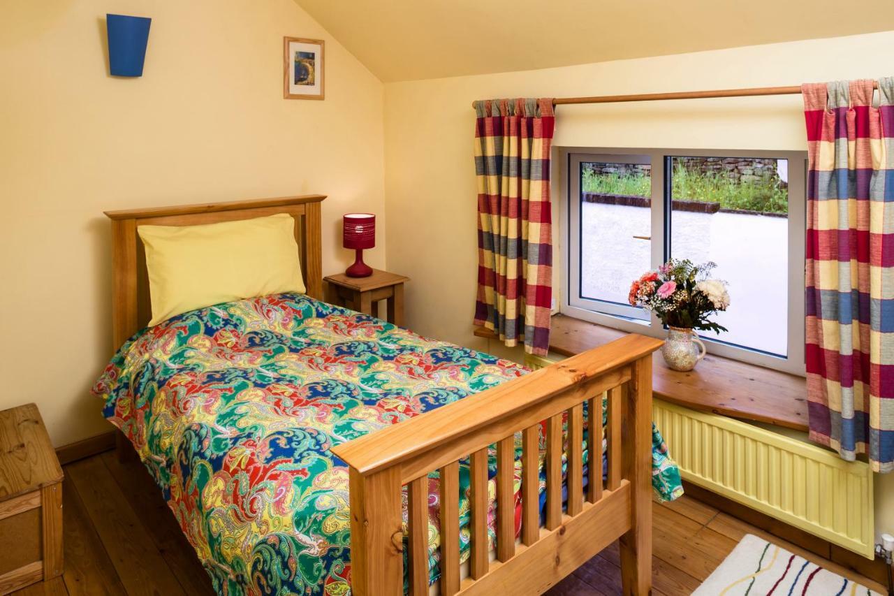 1 Tan Yr Eglwys Barn Cottage Pontardawe Bagian luar foto